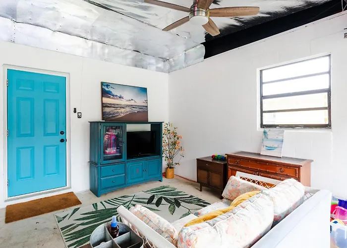 Beach House In Cocoa Beach - Steps To Beach - Game Room - Backyard With Grill - Playground