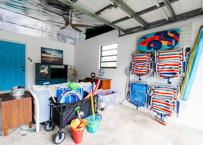 Beach House In Cocoa Beach - Steps To Beach - Game Room - Backyard With Grill - Playground