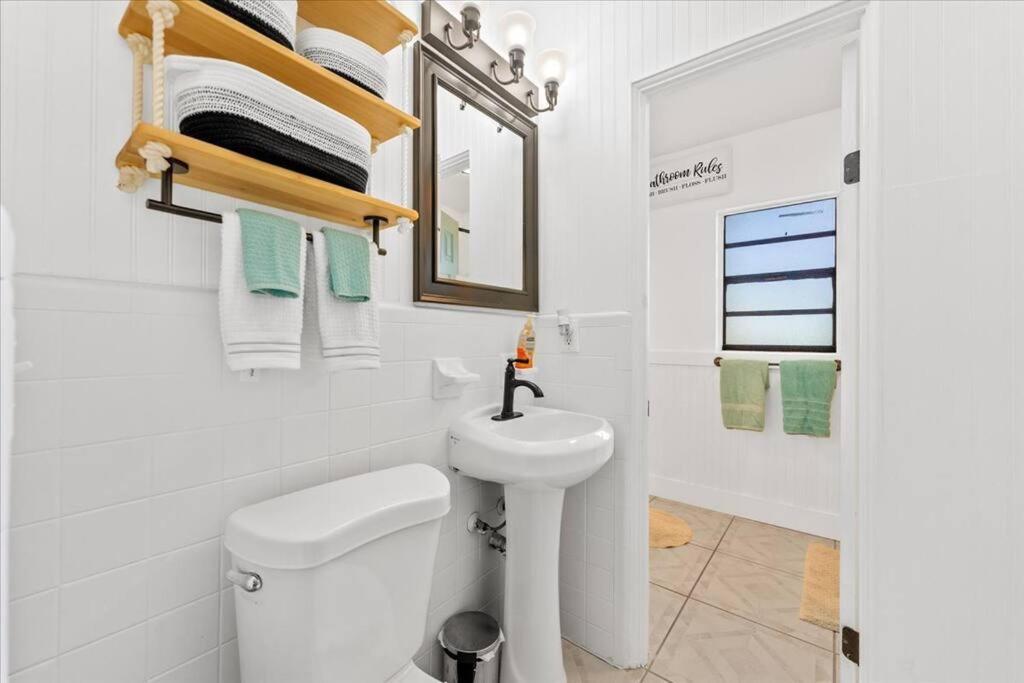 Holiday home Beach House In Cocoa Beach - Steps To Beach - Game Room - Backyard With Grill - Playground Cocoa Beach