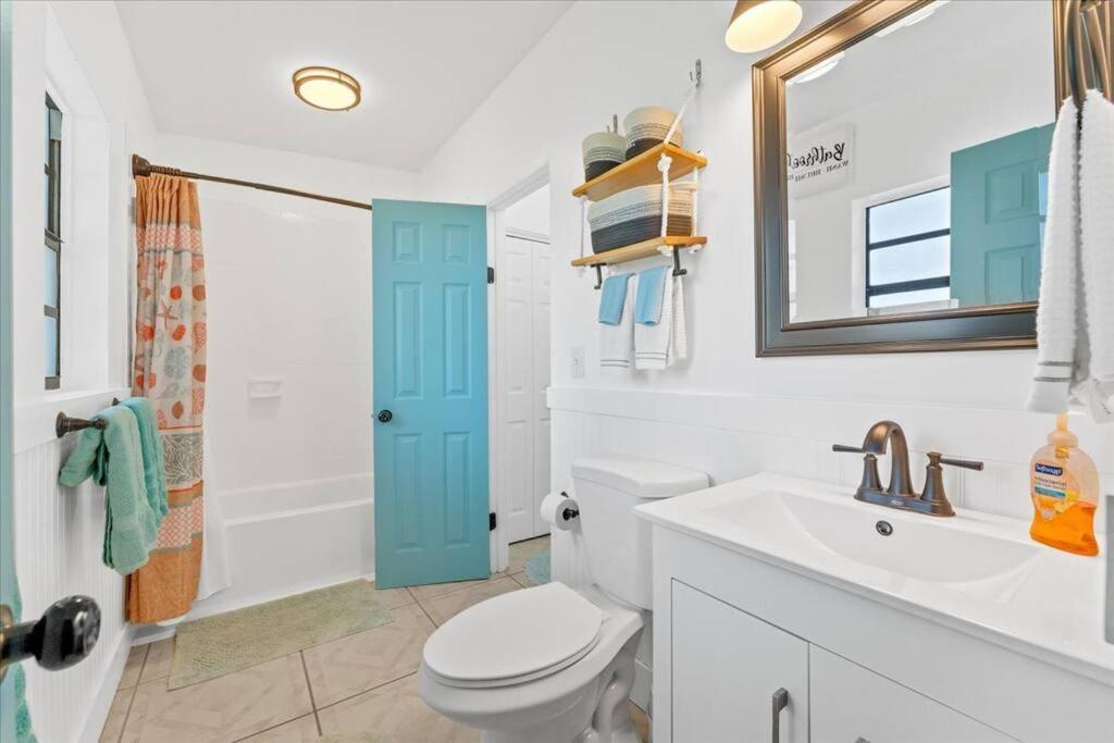 Beach House In Cocoa Beach - Steps To Beach - Game Room - Backyard With Grill - Playground