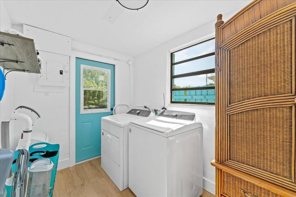 Beach House In Cocoa Beach - Steps To Beach - Game Room - Backyard With Grill - Playground