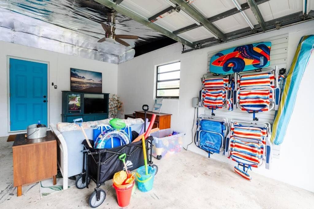Beach House In Cocoa Beach - Steps To Beach - Game Room - Backyard With Grill - Playground