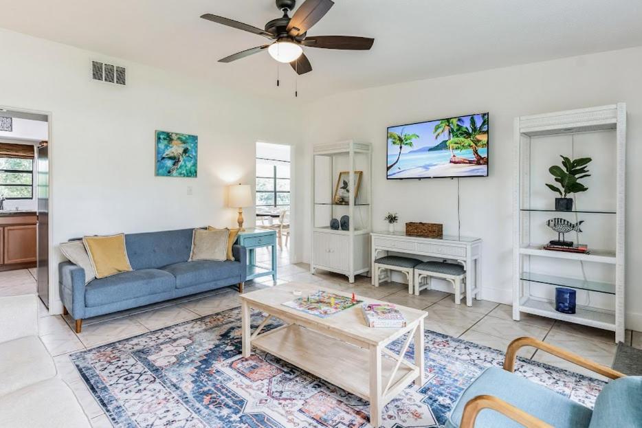 Beach House In Cocoa Beach - Steps To Beach - Game Room - Backyard With Grill - Playground * Cocoa Beach