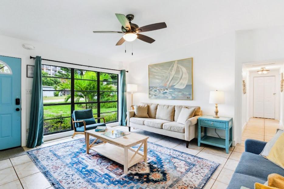 Beach House In Cocoa Beach - Steps To Beach - Game Room - Backyard With Grill - Playground