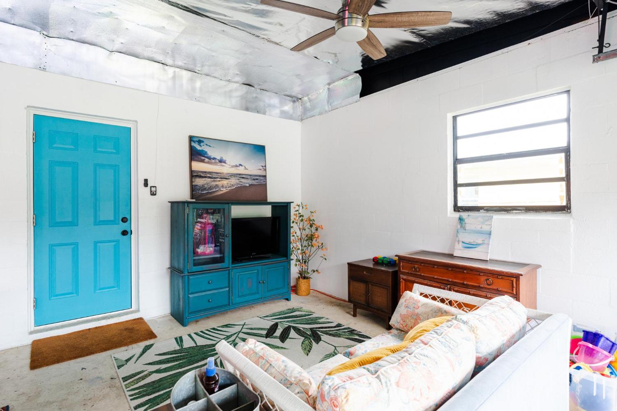 Beach House In Cocoa Beach - Steps To Beach - Game Room - Backyard With Grill - Playground Holiday home *